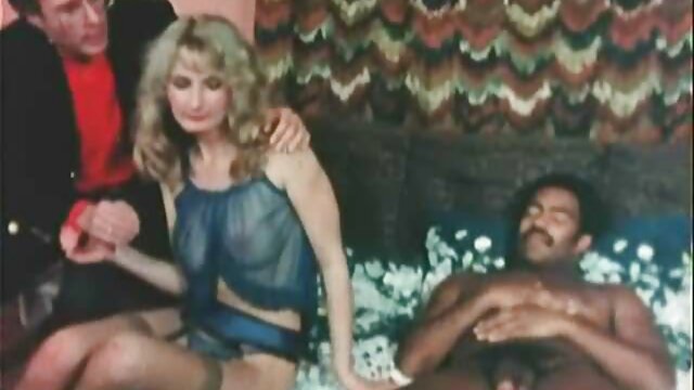 Pornografia sem registo  Escravo perdido na vídeo de pornô de mulher gorda morena corda